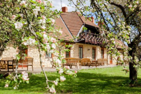 Гостиница Karlamuiza Country Hotel  Карли